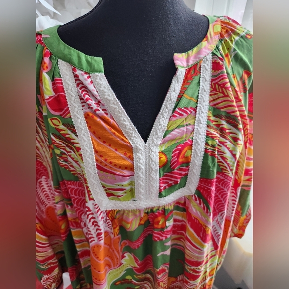 Crown & Ivy Vibrant Multicolor Floral Women's Tunic Top - Picture 2 of 6